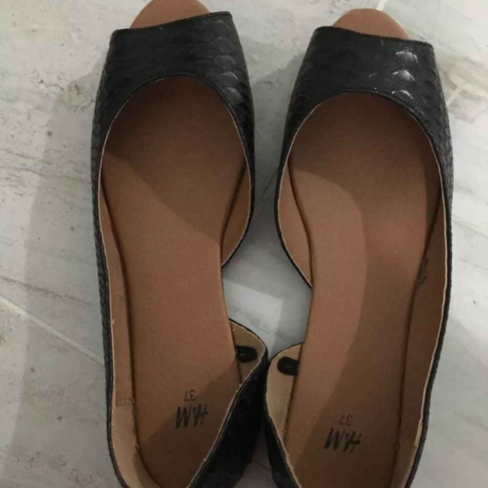 Women’s open toe shoe size 7 H&M brand